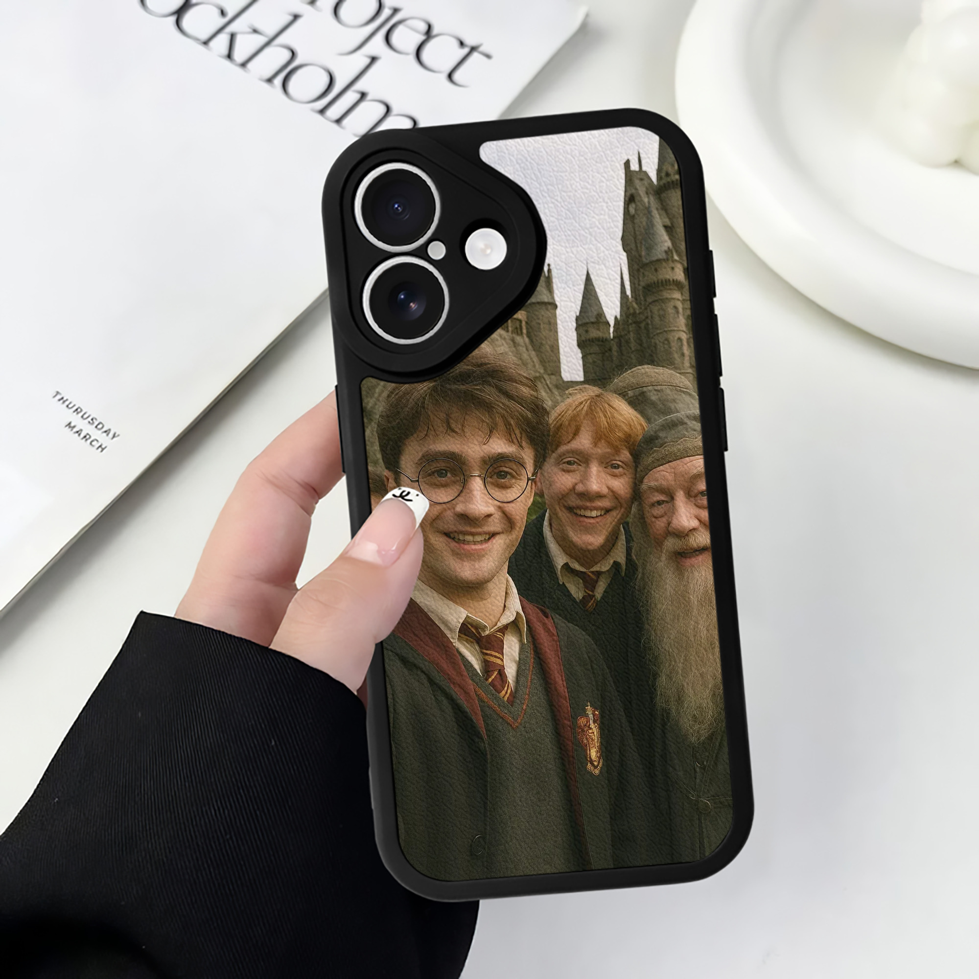 （画像用） Harry Potter ハリー・ポッターシリーズ 【iPhone 16シリーズ対応】シリコンスマホケース（レザー調） 材質：シリコン